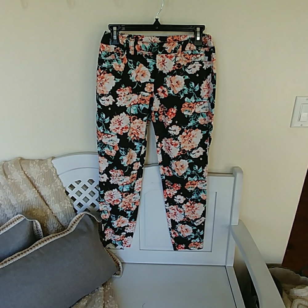 Beautiful Floral Skinny Pants